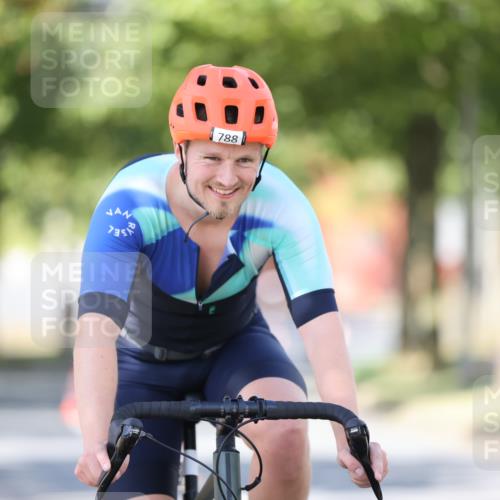 11.08.2024 - GEWOBA Citytriathlon Bremen H.Heesch http://msf.ph/oto/6798086 11.08.2024 11:53:33 Laufen  meine-sportfotos.de