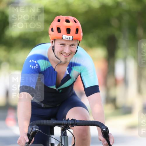 11.08.2024 - GEWOBA Citytriathlon Bremen H.Heesch http://msf.ph/oto/6798088 11.08.2024 11:53:33 Laufen  meine-sportfotos.de