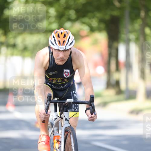 11.08.2024 - GEWOBA Citytriathlon Bremen H.Heesch http://msf.ph/oto/6798217 11.08.2024 11:54:03 Laufen  meine-sportfotos.de