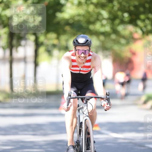 11.08.2024 - GEWOBA Citytriathlon Bremen H.Heesch http://msf.ph/oto/6798300 11.08.2024 11:54:12 Laufen  meine-sportfotos.de