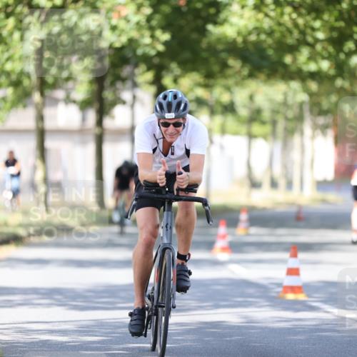 11.08.2024 - GEWOBA Citytriathlon Bremen H.Heesch http://msf.ph/oto/6798398 11.08.2024 11:54:33 Laufen  meine-sportfotos.de