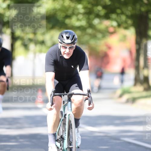 11.08.2024 - GEWOBA Citytriathlon Bremen H.Heesch http://msf.ph/oto/6798470 11.08.2024 11:54:38 Laufen  meine-sportfotos.de