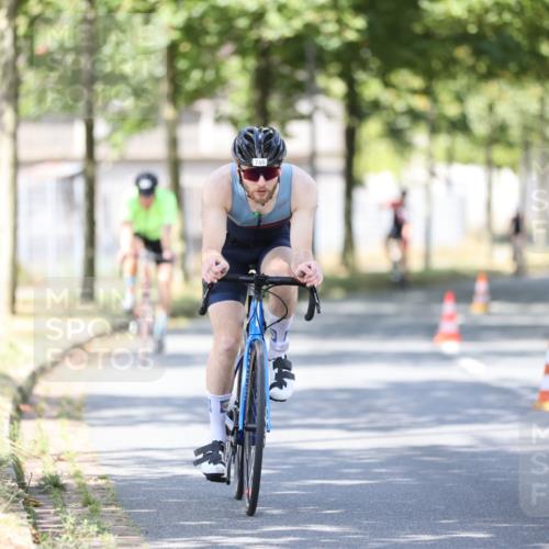11.08.2024 - GEWOBA Citytriathlon Bremen H.Heesch http://msf.ph/oto/6798515 11.08.2024 11:54:49 Laufen  meine-sportfotos.de