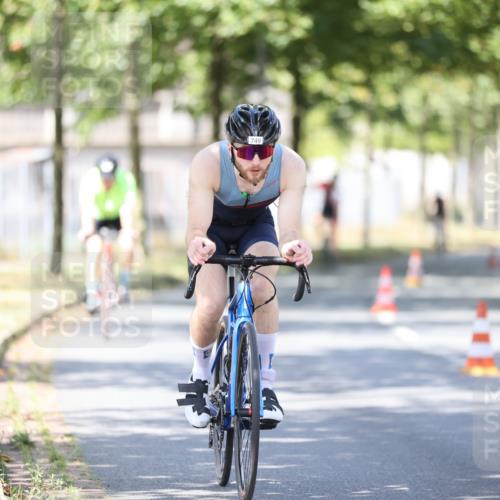 11.08.2024 - GEWOBA Citytriathlon Bremen H.Heesch http://msf.ph/oto/6798523 11.08.2024 11:54:49 Laufen  meine-sportfotos.de