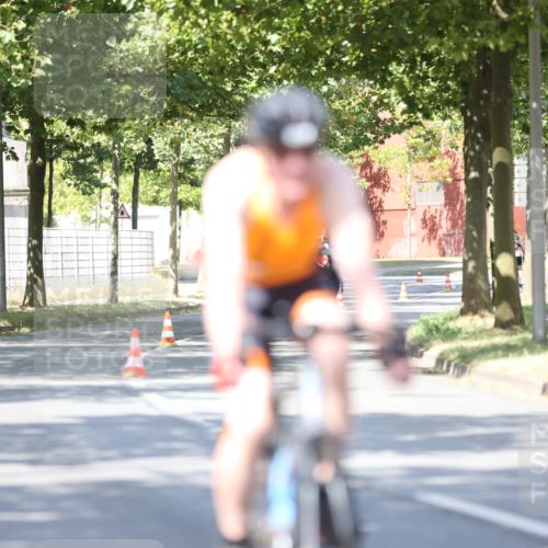 11.08.2024 - GEWOBA Citytriathlon Bremen H.Heesch http://msf.ph/oto/6798797 11.08.2024 11:54:59 Laufen  meine-sportfotos.de