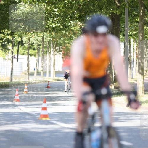 11.08.2024 - GEWOBA Citytriathlon Bremen H.Heesch http://msf.ph/oto/6798813 11.08.2024 11:54:59 Laufen  meine-sportfotos.de