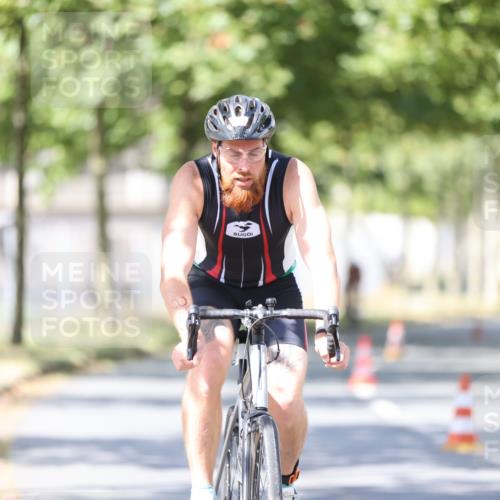 11.08.2024 - GEWOBA Citytriathlon Bremen H.Heesch http://msf.ph/oto/6798889 11.08.2024 11:55:42 Laufen  meine-sportfotos.de