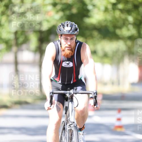 11.08.2024 - GEWOBA Citytriathlon Bremen H.Heesch http://msf.ph/oto/6798900 11.08.2024 11:55:42 Laufen  meine-sportfotos.de