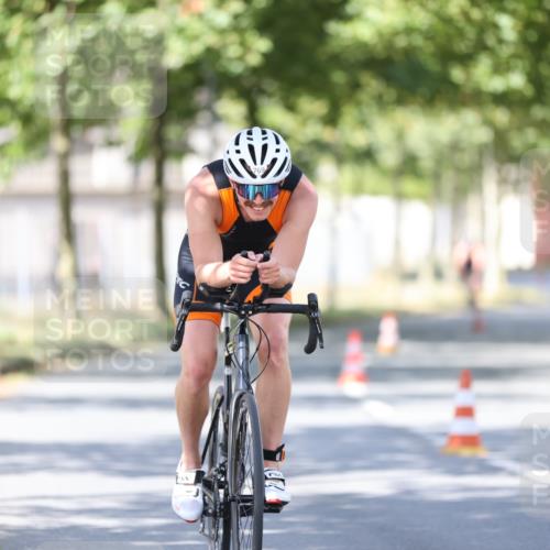 11.08.2024 - GEWOBA Citytriathlon Bremen H.Heesch http://msf.ph/oto/6798965 11.08.2024 11:55:49 Laufen  meine-sportfotos.de