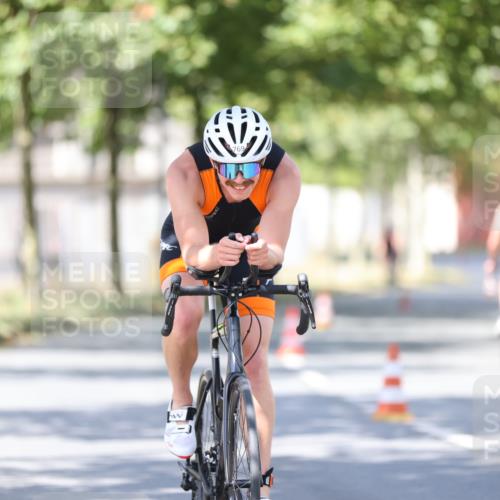 11.08.2024 - GEWOBA Citytriathlon Bremen H.Heesch http://msf.ph/oto/6798976 11.08.2024 11:55:49 Laufen  meine-sportfotos.de