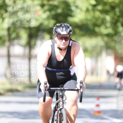 11.08.2024 - GEWOBA Citytriathlon Bremen H.Heesch http://msf.ph/oto/6799024 11.08.2024 11:55:59 Laufen  meine-sportfotos.de