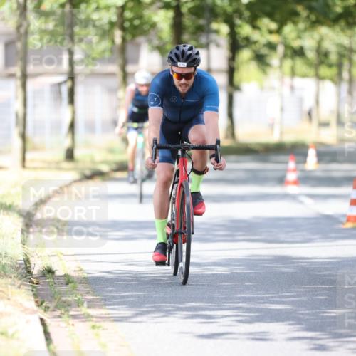 11.08.2024 - GEWOBA Citytriathlon Bremen H.Heesch http://msf.ph/oto/6805706 11.08.2024 12:20:45 Radfahren 759, 806, 826, 843, 853, 927 meine-sportfotos.de