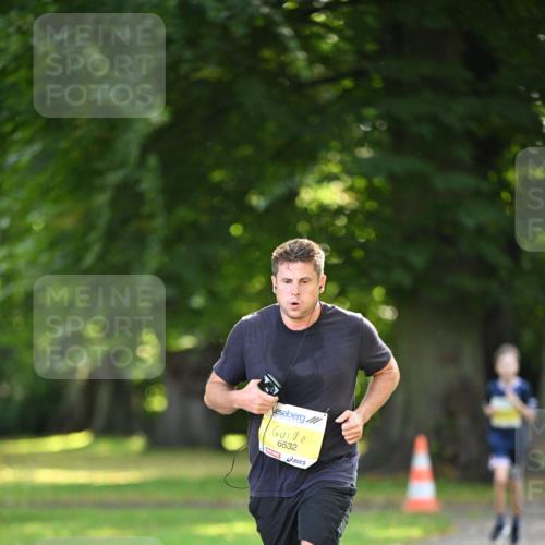25.08.2024 - 20. Blankeneser Heldenlauf Dr. Thomas Lammeyer http://msf.ph/oto/6806488 25.08.2024 10:13:20 Laufen 6532 meine-sportfotos.de