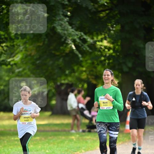 25.08.2024 - 20. Blankeneser Heldenlauf Dr. Thomas Lammeyer http://msf.ph/oto/6807360 25.08.2024 10:17:26 Laufen 6485, 6484 meine-sportfotos.de
