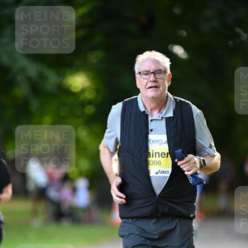 25.08.2024 - 20. Blankeneser Heldenlauf Dr. Thomas Lammeyer http://msf.ph/oto/6807868 25.08.2024 10:19:16 Laufen 6398 meine-sportfotos.de