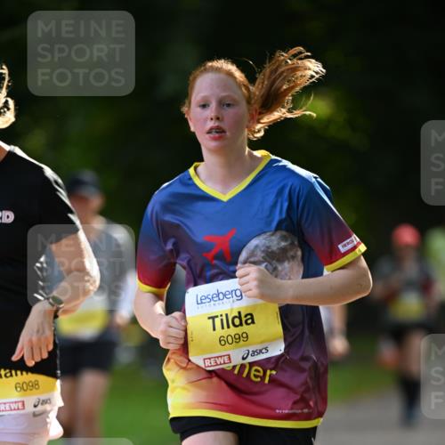 25.08.2024 - 20. Blankeneser Heldenlauf Dr. Thomas Lammeyer http://msf.ph/oto/6808326 25.08.2024 10:21:01 Laufen 6098, 6099, 995 meine-sportfotos.de