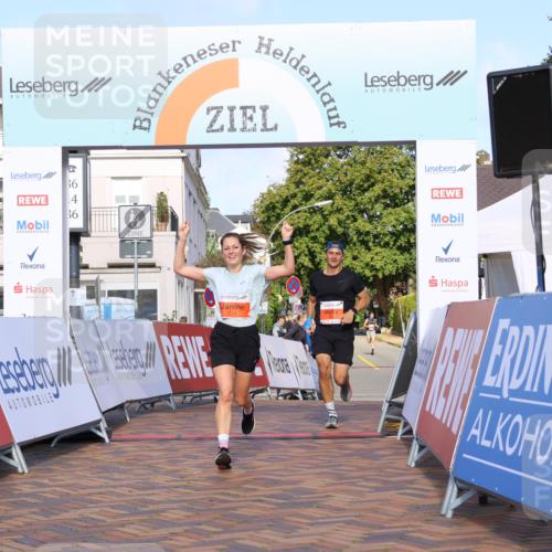 25.08.2024 - 20. Blankeneser Heldenlauf Strokosch-Dieckow http://msf.ph/oto/6815594 25.08.2024 09:36:25 Ziel 214, 215 meine-sportfotos.de