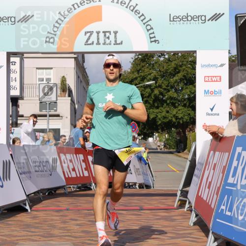 25.08.2024 - 20. Blankeneser Heldenlauf Strokosch-Dieckow http://msf.ph/oto/6816558 25.08.2024 10:10:12 Ziel 6012 meine-sportfotos.de