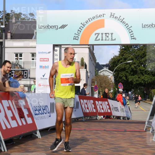 25.08.2024 - 20. Blankeneser Heldenlauf Strokosch-Dieckow http://msf.ph/oto/6816661 25.08.2024 09:40:21 Ziel 220, 221, 233 meine-sportfotos.de