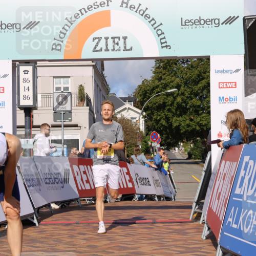 25.08.2024 - 20. Blankeneser Heldenlauf Strokosch-Dieckow http://msf.ph/oto/6816788 25.08.2024 10:11:59 Ziel 6284 meine-sportfotos.de