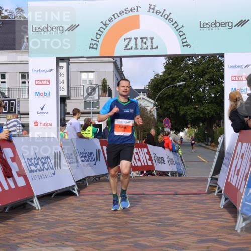 25.08.2024 - 20. Blankeneser Heldenlauf Strokosch-Dieckow http://msf.ph/oto/6816859 25.08.2024 09:40:40 Ziel 262 meine-sportfotos.de