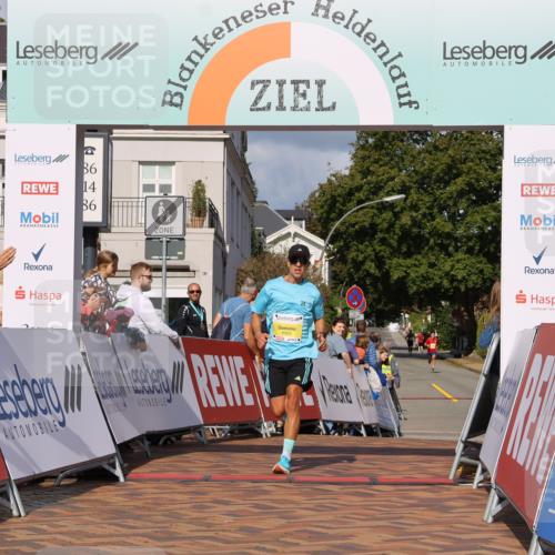 25.08.2024 - 20. Blankeneser Heldenlauf Strokosch-Dieckow http://msf.ph/oto/6817029 25.08.2024 10:14:18 Ziel 6504 meine-sportfotos.de
