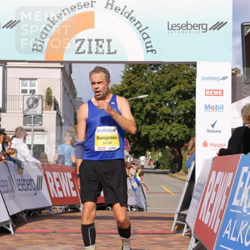 25.08.2024 - 20. Blankeneser Heldenlauf Strokosch-Dieckow http://msf.ph/oto/6817240 25.08.2024 10:14:48 Ziel 6285, 6439 meine-sportfotos.de