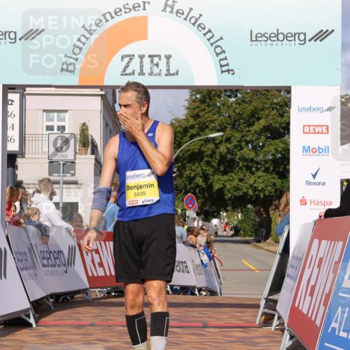25.08.2024 - 20. Blankeneser Heldenlauf Strokosch-Dieckow http://msf.ph/oto/6817250 25.08.2024 10:14:48 Ziel 6285, 6439 meine-sportfotos.de