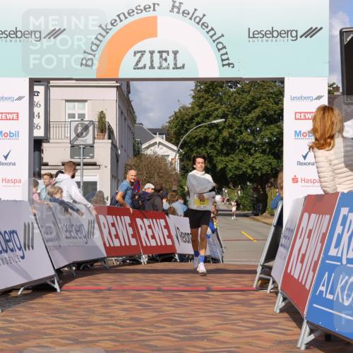 25.08.2024 - 20. Blankeneser Heldenlauf Strokosch-Dieckow http://msf.ph/oto/6817263 25.08.2024 10:15:12 Ziel 6228 meine-sportfotos.de