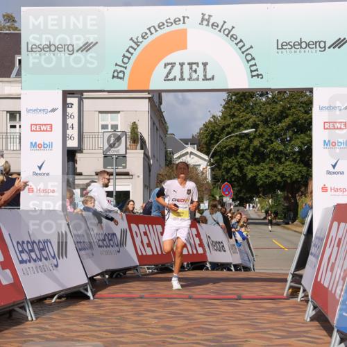 25.08.2024 - 20. Blankeneser Heldenlauf Strokosch-Dieckow http://msf.ph/oto/6817362 25.08.2024 10:15:28 Ziel 6458 meine-sportfotos.de