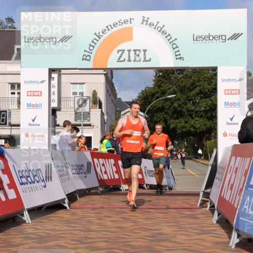 25.08.2024 - 20. Blankeneser Heldenlauf Strokosch-Dieckow http://msf.ph/oto/6817370 25.08.2024 09:41:51 Ziel 105, 121, 288 meine-sportfotos.de
