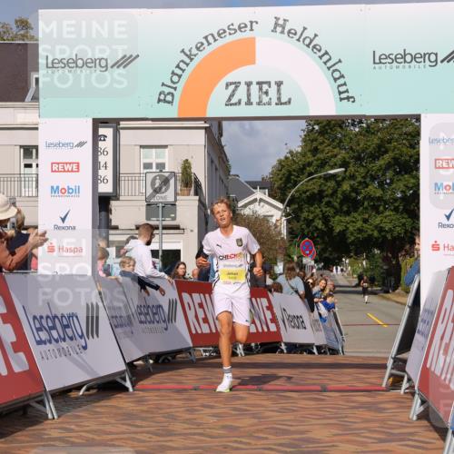25.08.2024 - 20. Blankeneser Heldenlauf Strokosch-Dieckow http://msf.ph/oto/6817376 25.08.2024 10:15:29 Ziel 6458 meine-sportfotos.de