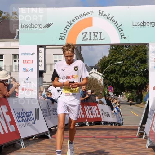 25.08.2024 - 20. Blankeneser Heldenlauf Strokosch-Dieckow http://msf.ph/oto/6817423 25.08.2024 10:15:30 Ziel 6458 meine-sportfotos.de