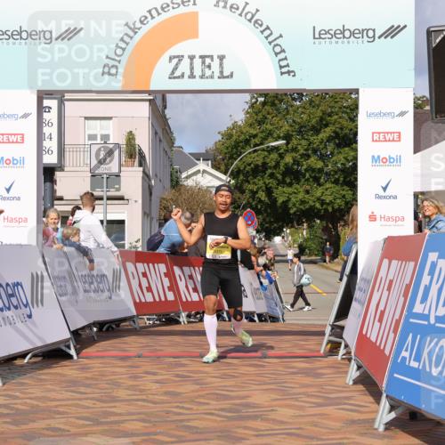 25.08.2024 - 20. Blankeneser Heldenlauf Strokosch-Dieckow http://msf.ph/oto/6817480 25.08.2024 10:15:45 Ziel 6379 meine-sportfotos.de