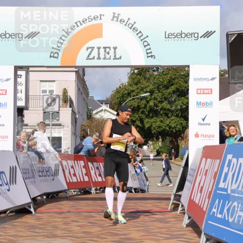 25.08.2024 - 20. Blankeneser Heldenlauf Strokosch-Dieckow http://msf.ph/oto/6817506 25.08.2024 10:15:45 Ziel 6379 meine-sportfotos.de