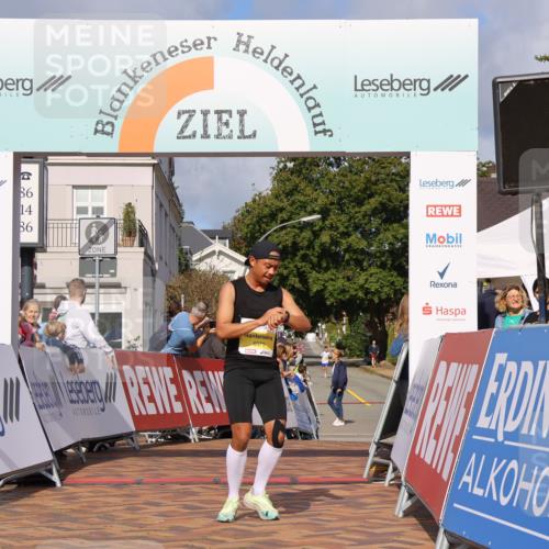 25.08.2024 - 20. Blankeneser Heldenlauf Strokosch-Dieckow http://msf.ph/oto/6817520 25.08.2024 10:15:46 Ziel 6379 meine-sportfotos.de