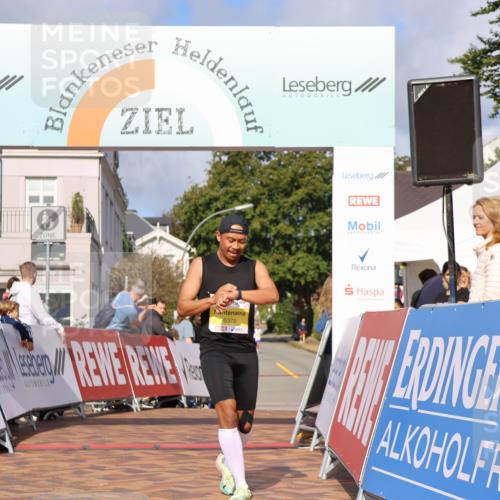 25.08.2024 - 20. Blankeneser Heldenlauf Strokosch-Dieckow http://msf.ph/oto/6817543 25.08.2024 10:15:46 Ziel 6379 meine-sportfotos.de