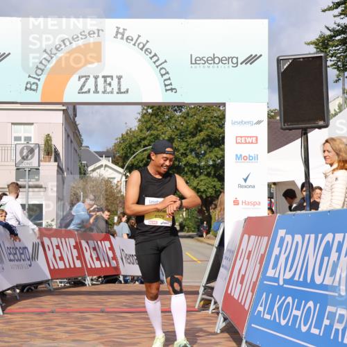 25.08.2024 - 20. Blankeneser Heldenlauf Strokosch-Dieckow http://msf.ph/oto/6817555 25.08.2024 10:15:47 Ziel 6379 meine-sportfotos.de