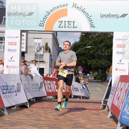 25.08.2024 - 20. Blankeneser Heldenlauf Strokosch-Dieckow http://msf.ph/oto/6817683 25.08.2024 10:16:29 Ziel 6399 meine-sportfotos.de