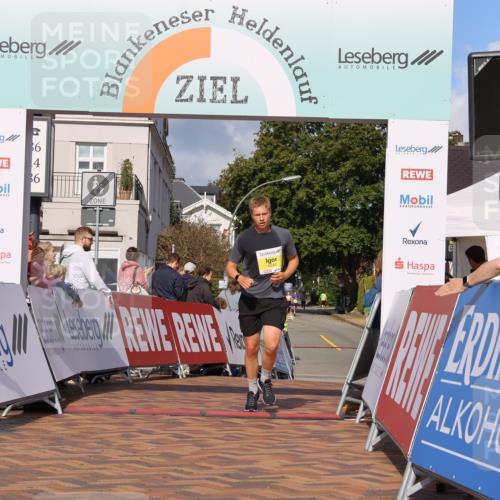 25.08.2024 - 20. Blankeneser Heldenlauf Strokosch-Dieckow http://msf.ph/oto/6817738 25.08.2024 10:17:01 Ziel 6244 meine-sportfotos.de