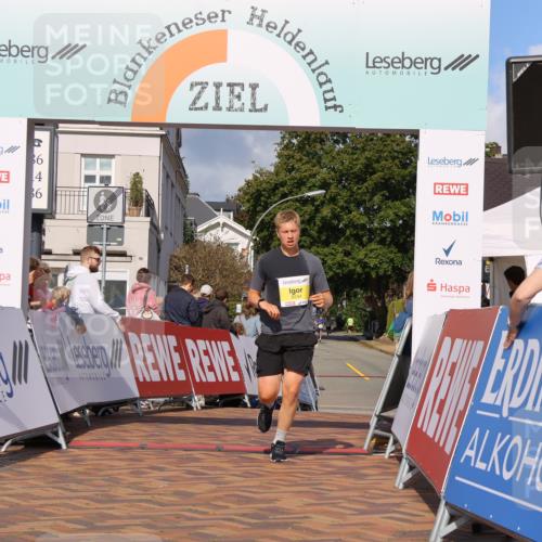 25.08.2024 - 20. Blankeneser Heldenlauf Strokosch-Dieckow http://msf.ph/oto/6817752 25.08.2024 10:17:02 Ziel 6244 meine-sportfotos.de
