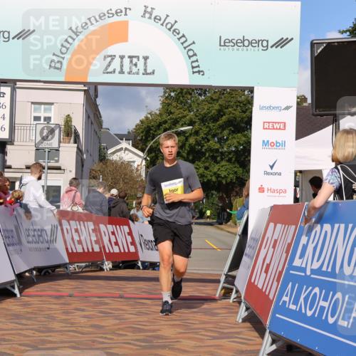25.08.2024 - 20. Blankeneser Heldenlauf Strokosch-Dieckow http://msf.ph/oto/6817765 25.08.2024 10:17:02 Ziel 6244 meine-sportfotos.de