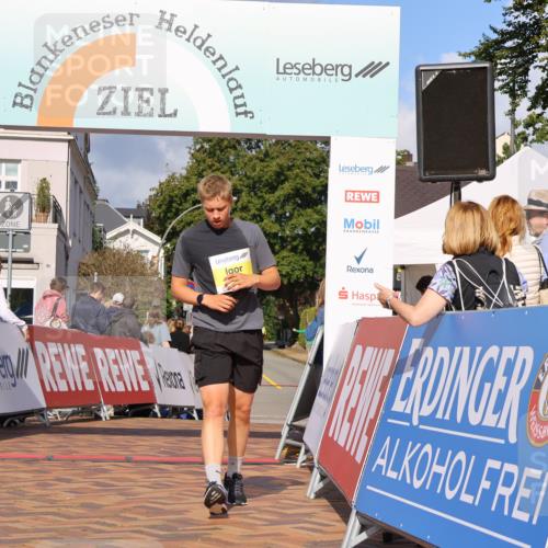 25.08.2024 - 20. Blankeneser Heldenlauf Strokosch-Dieckow http://msf.ph/oto/6817789 25.08.2024 10:17:03 Ziel 6244 meine-sportfotos.de