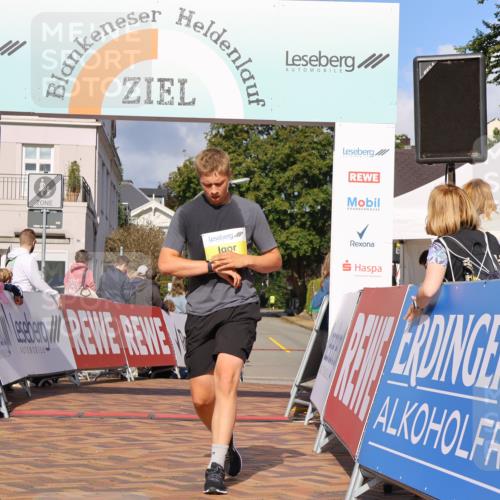 25.08.2024 - 20. Blankeneser Heldenlauf Strokosch-Dieckow http://msf.ph/oto/6817812 25.08.2024 10:17:03 Ziel 6244 meine-sportfotos.de