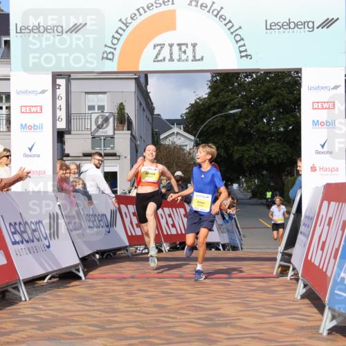 25.08.2024 - 20. Blankeneser Heldenlauf Strokosch-Dieckow http://msf.ph/oto/6817847 25.08.2024 10:17:21 Ziel 6273, 6457, 6459 meine-sportfotos.de