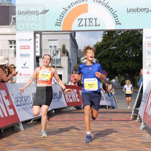 25.08.2024 - 20. Blankeneser Heldenlauf Strokosch-Dieckow http://msf.ph/oto/6817885 25.08.2024 10:17:22 Ziel 6273, 6457, 6459 meine-sportfotos.de