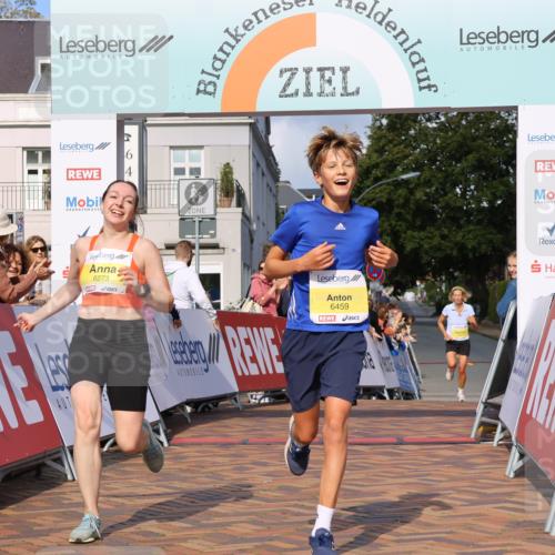 25.08.2024 - 20. Blankeneser Heldenlauf Strokosch-Dieckow http://msf.ph/oto/6817896 25.08.2024 10:17:22 Ziel 6273, 6457, 6459 meine-sportfotos.de