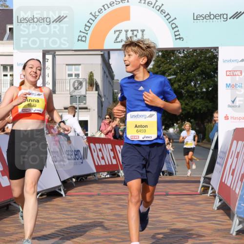 25.08.2024 - 20. Blankeneser Heldenlauf Strokosch-Dieckow http://msf.ph/oto/6817911 25.08.2024 10:17:22 Ziel 6273, 6457, 6459 meine-sportfotos.de