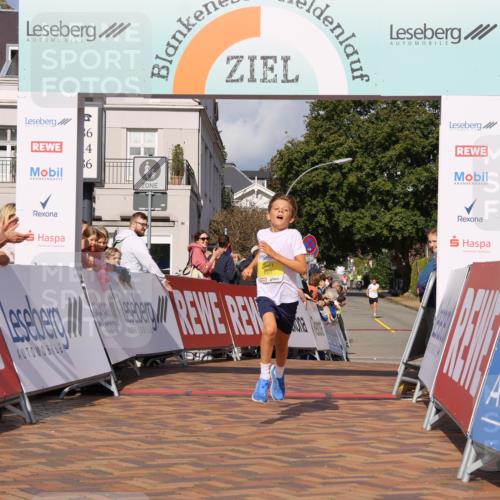 25.08.2024 - 20. Blankeneser Heldenlauf Strokosch-Dieckow http://msf.ph/oto/6818013 25.08.2024 10:17:58 Ziel 6527 meine-sportfotos.de