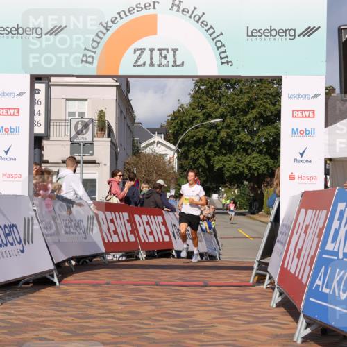 25.08.2024 - 20. Blankeneser Heldenlauf Strokosch-Dieckow http://msf.ph/oto/6818076 25.08.2024 10:18:08 Ziel 6297 meine-sportfotos.de